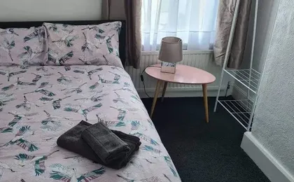 Cosy 2-bed Apartment - Sleeps 4 & Central