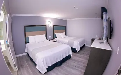 Travelodge Inn & Suites by Wyndham West Covina