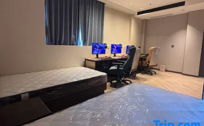 PENYUE GARDEN HOTEL (Shenzhen Futian Zhuoyuehui, Shangmeilin Metro Station))
