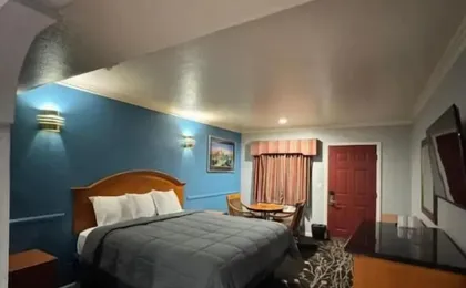 Sunset inn &Suites