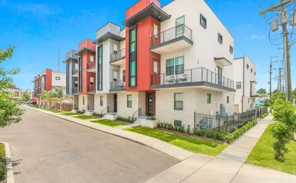 4BR Modern Townhouse in Mid City