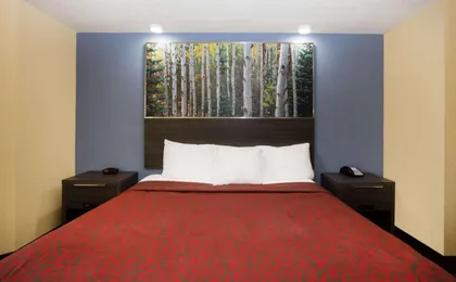 Days Inn by Wyndham Blue Springs