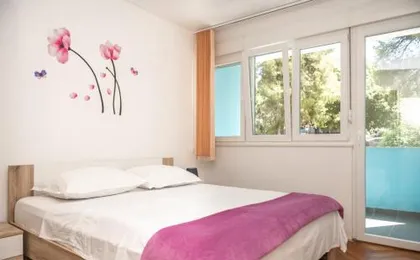 Sunny & Spacious, 2 BR apartment with free parking