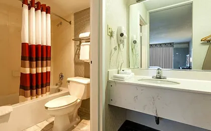 Red Roof Inn & Suites Dekalb