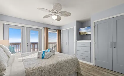 Go-jo Getaway! Coastal Comfort, 2BR Beachfront Townhouse, Sleeps 6