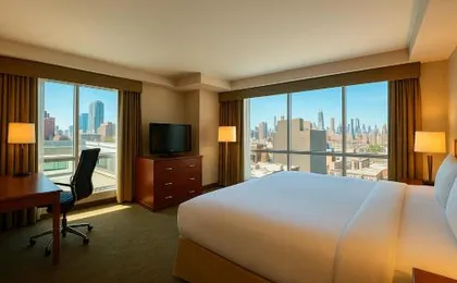 LIC Manhattan View Hotel