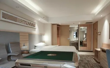 Vienna Classic Hotel (Chongqing Nanbin Road Danzishi)