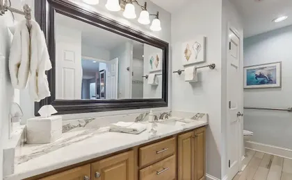 Ground Floor Condo With Private Patio, Full Kitchen, Beach Access and Pool