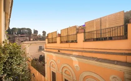 Elegant Apartment Behind The Colosseum