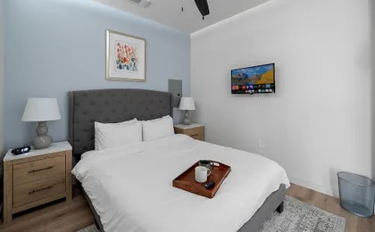 Sky-high Comfort 1BR Gym Pool Pet Friendly