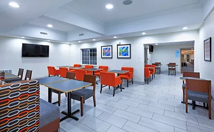 Holiday Inn Express Hotel and Suites Jenks By IHG