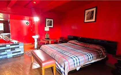 OYO Saratoga Motel