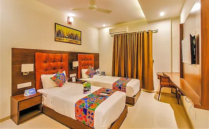 FabHotel Empire Suite