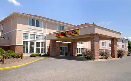 Super 8 by Wyndham Menomonie WI