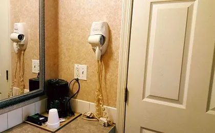 Atrium Inn & Suites