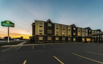 La Quinta Inn & Suites by Wyndham Collinsville - St. Louis