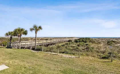 Steps to The Beach - 3BR Ocean View