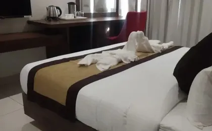 RAJLAXMI HOTEL - Free Airport Pickup and Drop