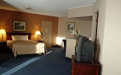 New Sunflower Inn & Suites