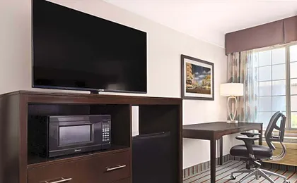 La Quinta Inn & Suites by Wyndham Bakersfield North