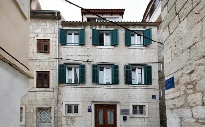 Dominus, Modernly Decorated Suite in City Center