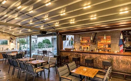 Elotis Suites