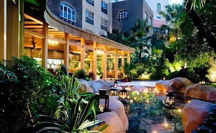 Hangzhou The First World Hotel