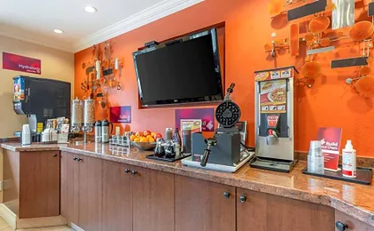 Best Western Plus Airport Plaza