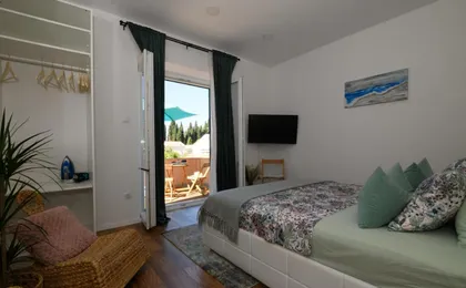 Sunny Getaway Apartments