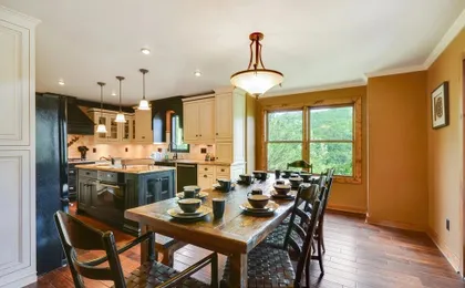 Mossy Brook - 6 Br home by RedAwning