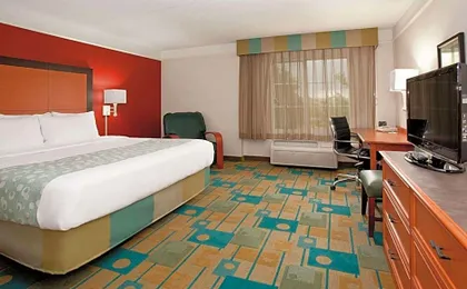 La Quinta Inn & Suites by Wyndham Colorado Springs South AP