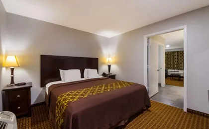 Rodeway Inn & Suites