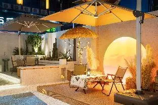 Naiwei L Executive Apartments