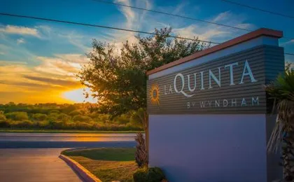La Quinta by Wyndham Karnes City - Kenedy