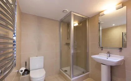 Zone 1 Modern 2 Bed 2 Bath Apt with Outdoor Space Hyde Park