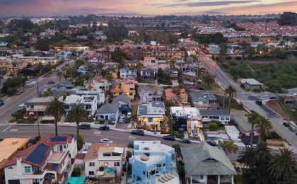 Steps to Beach+shops, Oceanview, Hot Tub+firepit Moonlight Modern by Avantstay