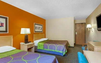 Super 8 by Wyndham Charlotte/Amusement Park Area
