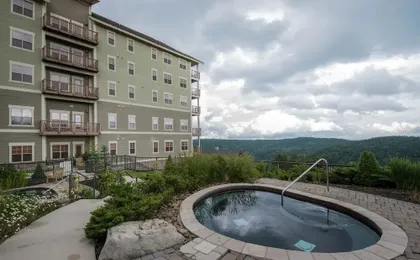 2 Br: Soaring Eagle Lodge 317: Luxury Bell Tower Condo - Great Amenities -slope Side