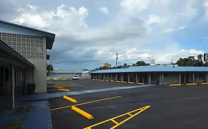 Three Oaks Motel - Titusville