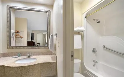 Best Western Inn & Suites Monroe