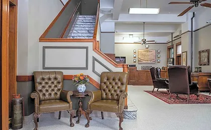 Gardner Hotel & Hostel