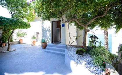 2-Bed Apt Sleeps 4 with Sea View 10 Min To Beach