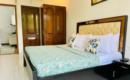 Bluo Studio Defence Colony Mkt - Kitchen, Balcony