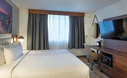 La Quinta Inn & Suites by Wyndham Seattle Sea-Tac Airport