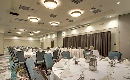 Holiday Inn & Suites Peoria At Grand Prairie by IHG