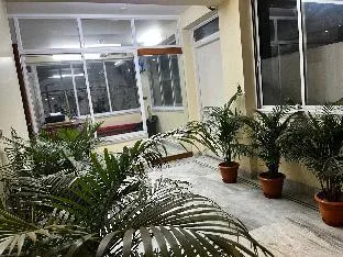 Hotel Shanti Inn, 300m From Rene Tower Vfs Global