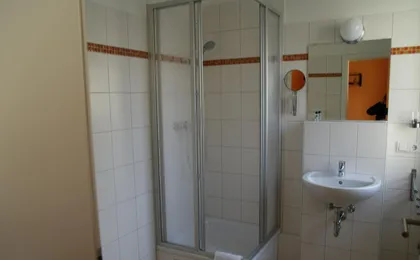 Happygolucky Hotel+Hostel