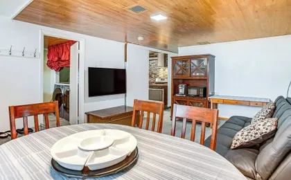 Aurora Abode: 7 Mi to Dtwn Denver!