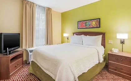 Birch Hills Suites - Blue Ash