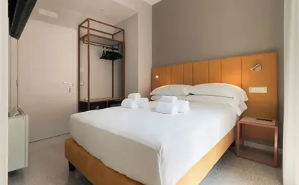 Velia Relais